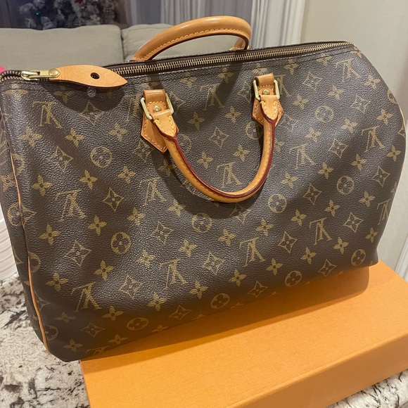 Louis Vuitton Monogram Canvas Speedy 40 - Picture 1 of 17